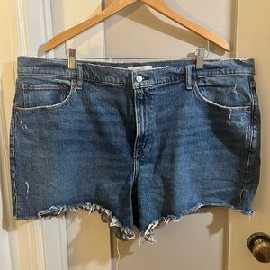 Abercrombie & Fitch 4” Mom High Rise short 35/20